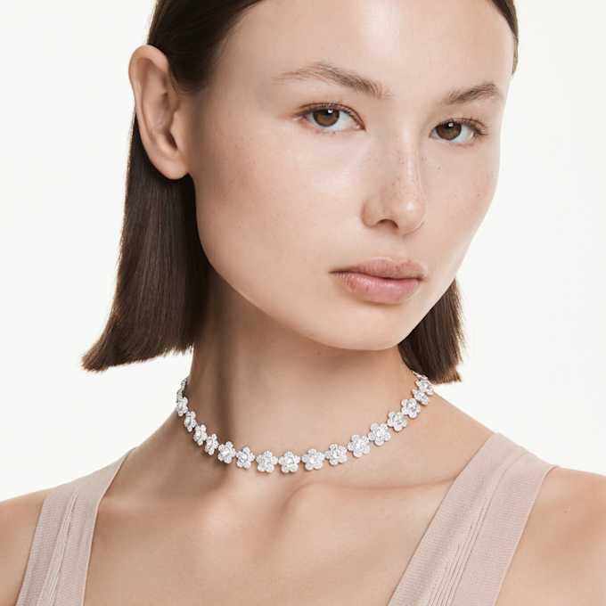 Ariana Grande X Swarovski-halskjede, rundslipt, blomst, hvit, rhodiumbelagt Ariana Grande X Swarovski-halskjede, rundslipt, blomst, hvit, rhodiumbelagt
