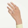 Ariana Grande X Swarovski åpen ring med blandede slipinger, flerfarget, rhodiumbelagt Ariana Grande X Swarovski åpen ring med blandede slipinger, flerfarget, rhodiumbelagt