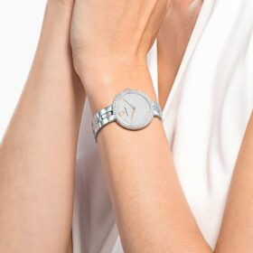 Cosmopolitan-klokke, sveitsiskprodusert, metallarmbånd, sølvfarget, rustfritt stål