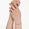 Dextera-armbånd med rundslipte steiner, hvitt, rhodiumbelagt Dextera-armbånd med rundslipte steiner, hvitt, rhodiumbelagt