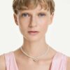 Idyllia choker med krystallperler, blandede slipinger, bie, hvit, gullbelagt Idyllia choker med krystallperler, blandede slipinger, bie, hvit, gullbelagt