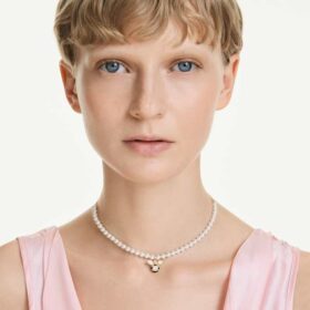 Idyllia choker med krystallperler, blandede slipinger, bie, hvit, gullbelagt