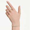 Una Angelic-armbånd, rundslipt, hvitt, gullbelagt Una Angelic-armbånd, rundslipt, hvitt, gullbelagt