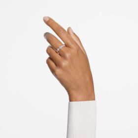 Una Angelic-ring med rundslipte steiner, hvit, rosagullbelagt Una Angelic-ring med rundslipte steiner, hvit, rosagullbelagt